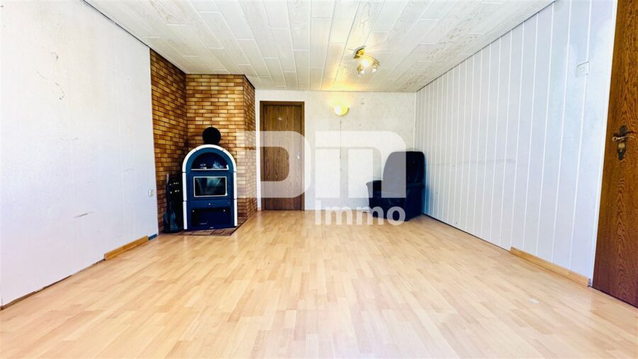 Schöne Doppelhaushälfte mit Nebengebäude, Garage und angelegtem Gartenbereich - EG Wohn / Esszimmer